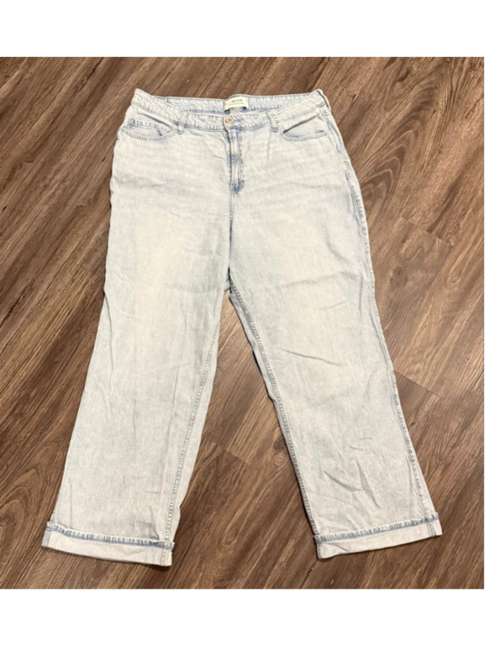 Hollister Women’s Ultra High-Rise Baggy Jeans Sz 18L Light Wash Wide Leg Cropped - Picture 1 of 9
